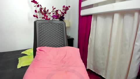 Snapshot of sofia_sorceress chatting on December 11, 3:35 am sofia_sorceress online show from December 11, 3:35 am