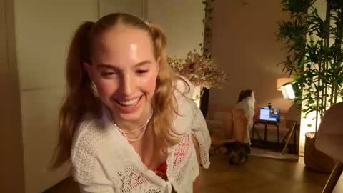 Snapshot of sofiaaaxoxoxo chatting on October 28, 4:53 pm Sofia online show from October 28, 4:53 pm