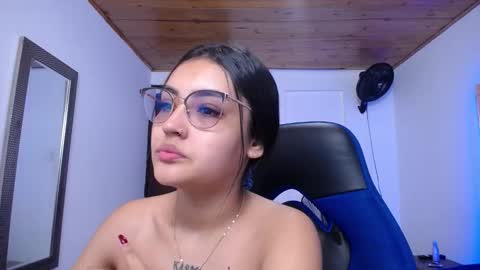 Snapshot of sofiaasexy19 chatting on November 5, 1:22 pm Sofia online show from November 5, 1:22 pm