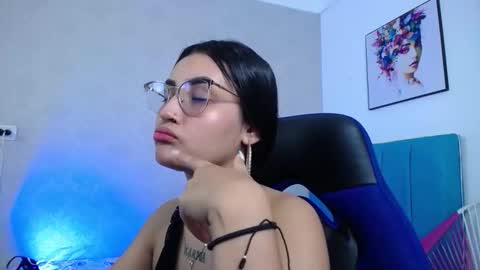 Snapshot of sofiaasexy19 chatting on November 20, 3:12 pm Sofia online show from November 20, 3:12 pm