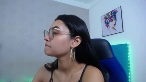 Snapshot of sofiaasexy19 chatting on November 27, 1:13 pm Sofia online show from November 27, 1:13 pm