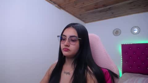 Snapshot of sofiaasexy19 chatting on December 4, 4:59 pm Sofia online show from December 4, 4:59 pm