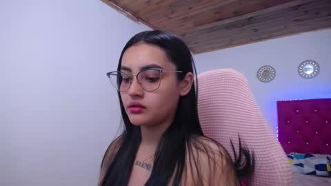 Snapshot of sofiaasexy19 chatting on December 5, 10:02 am Sofia online show from December 5, 10:02 am