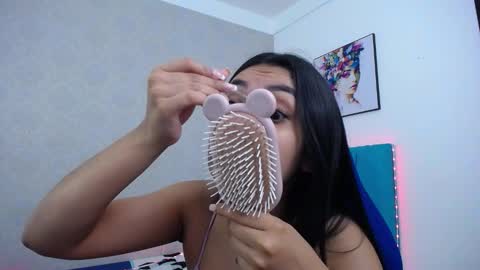 Snapshot of sofiaasexy19 chatting on December 17, 9:15 am Sofia online show from December 17, 9:15 am