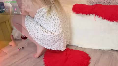 Snapshot of sofiabaileys chatting on February 16, 6:26 pm Sofia welcome to my room online show from February 16, 6:26 pm