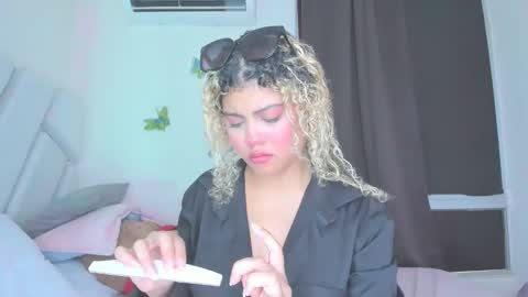 Snapshot of sofiacastillo01 chatting on April 28, 9:31 pm sofiacastillo01 online show from April 28, 9:31 pm