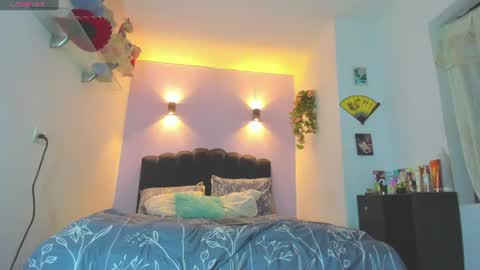 Snapshot of sofiaclaus_19 chatting on June 18, 5:41 am Sofia online show from June 18, 5:41 am