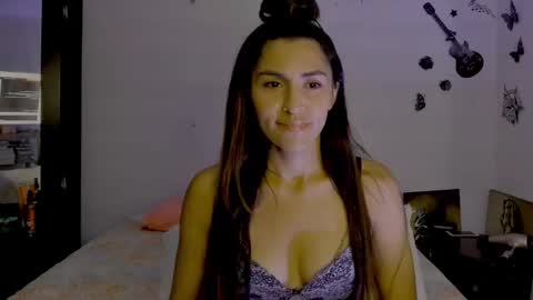 Snapshot of sofiacruz16 chatting on December 2, 9:06 pm sofiacruz16 online show from December 2, 9:06 pm
