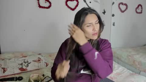 Snapshot of sofiacruz16 chatting on November 19, 1:27 am sofiacruz16 online show from November 19, 1:27 am