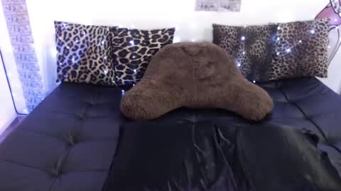 Snapshot of sofianix chatting on December 16, 5:33 pm SOFIA NIX online show from December 16, 5:33 pm