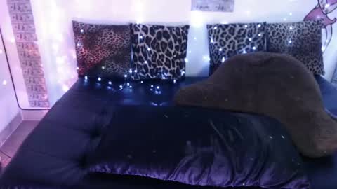 Snapshot of sofianix chatting on February 16, 2:32 pm SOFIA NIX online show from February 16, 2:32 pm