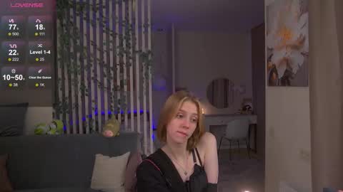 Snapshot of sofiapure18 chatting on October 12, 6:51 pm Sofia Help me overcome shynes with 100 thumbs up online show from October 12, 6:51 pm