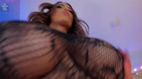 Snapshot of sofiareyesx1 chatting on November 24, 9:36 pm Sofia Reyes online show from November 24, 9:36 pm