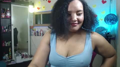 sofiaroyal23 online show from March 19, 4:22 pm