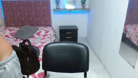 sofiasexygirl69 online show from July 3, 12:44 pm