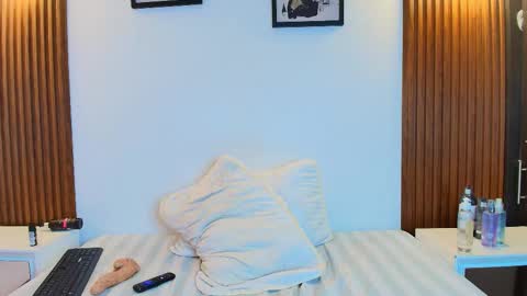   online show from October 23, 10:30 pm