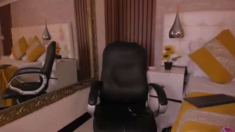 Snapshot of sofiathoompson chatting on June 17, 8:43 pm sofiathoompson online show from June 17, 8:43 pm