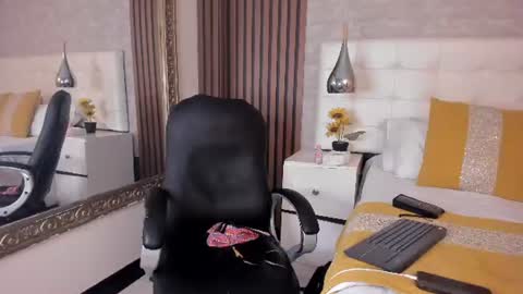 Snapshot of sofiathoompson chatting on June 18, 9:41 pm sofiathoompson online show from June 18, 9:41 pm