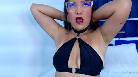 Snapshot of soficabrera chatting on June 21, 10:12 pm Sofia Cabrera online show from June 21, 10:12 pm
