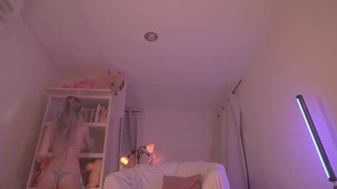 Sofi  online show from February 20, 10:37 pm