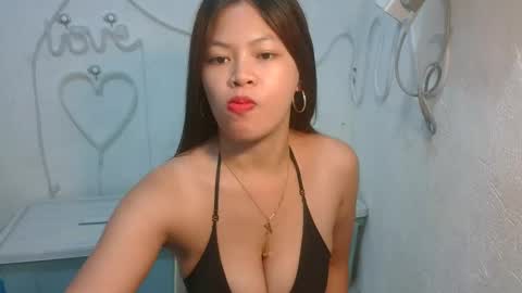 Snapshot of sofie_loorexx chatting on April 27, 5:27 am sofie_loorexx online show from April 27, 5:27 am