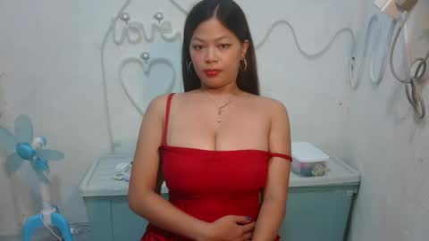 Snapshot of sofie_loorexx chatting on May 5, 9:28 am sofie_loorexx online show from May 5, 9:28 am