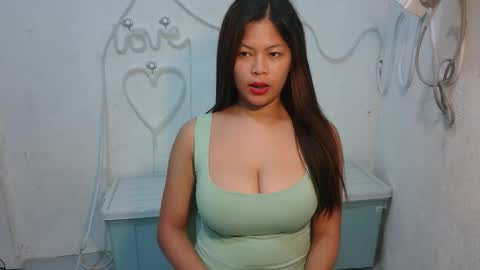 Snapshot of sofie_loorexx chatting on May 9, 11:15 am sofie_loorexx online show from May 9, 11:15 am