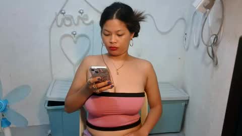 Snapshot of sofie_loorexx chatting on May 11, 4:48 pm sofie_loorexx online show from May 11, 4:48 pm