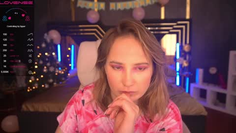 Snapshot of sofiebloom chatting on December 30, 3:36 am Sofie online show from December 30, 3:36 am
