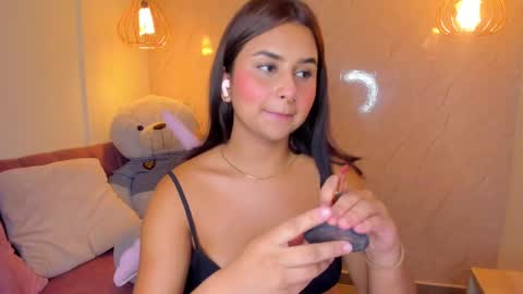 Snapshot of sofii_miller_ chatting on February 22, 6:19 pm online show from February 22, 6:19 pm