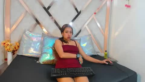 Snapshot of sofiia_cutte_ chatting on April 23, 2:52 pm sofiia_cutte_ online show from April 23, 2:52 pm