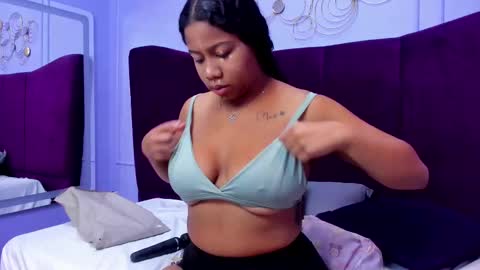 Snapshot of sofiifox chatting on February 9, 11:47 am sofiifox online show from February 9, 11:47 am