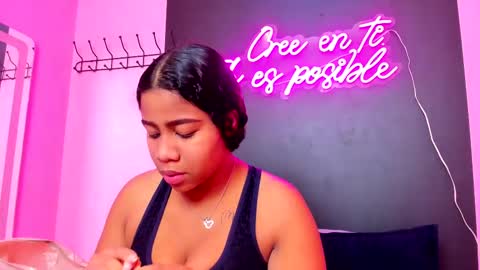 Snapshot of sofiifox chatting on March 5, 1:06 pm sofiifox online show from March 5, 1:06 pm