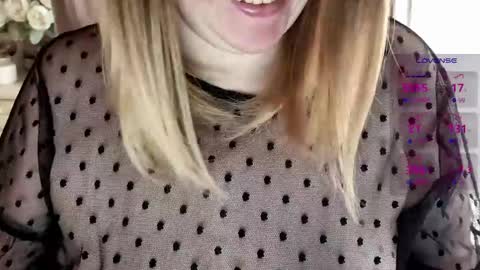 Snapshot of soft_body chatting on April 28, 1:27 pm Hi Im Sofia online show from April 28, 1:27 pm