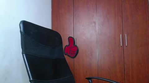 Snapshot of soft_fetish chatting on February 23, 10:06 am Camila M online show from February 23, 10:06 am