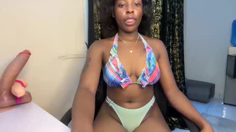 Snapshot of soft_nicole chatting on April 30, 1:01 am soft_nicole online show from April 30, 1:01 am