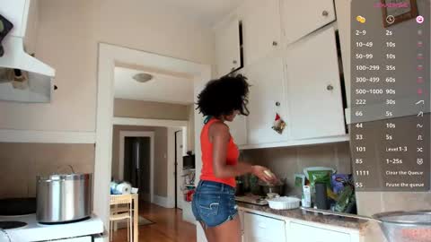 Chloe Kiwi online show from September 9, 6:40 pm