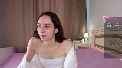 Snapshot of softiedream chatting on October 13, 7:08 am Elly online show from October 13, 7:08 am