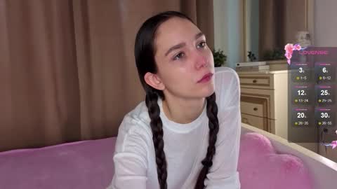 Snapshot of softiedream chatting on October 19, 6:36 am Elly online show from October 19, 6:36 am