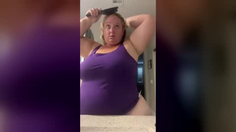 softiesammie42 online show from August 9, 8:25 pm