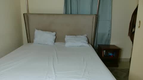 softlysinful online show from January 14, 7:47 am