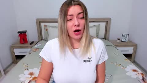 Snapshot of softpleasurex1 chatting on December 9, 7:39 am Softpleasurex online show from December 9, 7:39 am