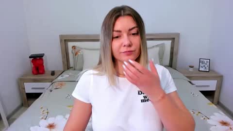 Snapshot of softpleasurex1 chatting on December 13, 11:45 am Softpleasurex online show from December 13, 11:45 am