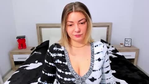 Snapshot of softpleasurex1 chatting on December 16, 7:37 am Softpleasurex online show from December 16, 7:37 am