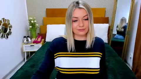 Snapshot of softpleasurex1 chatting on January 14, 10:17 am Softpleasurex online show from January 14, 10:17 am