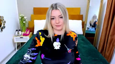 Snapshot of softpleasurex1 chatting on February 24, 10:15 am Softpleasurex online show from February 24, 10:15 am