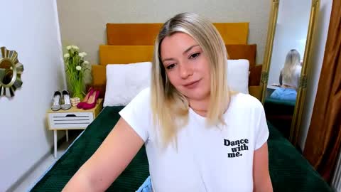 Snapshot of softpleasurex1 chatting on March 12, 10:05 am Softpleasurex online show from March 12, 10:05 am