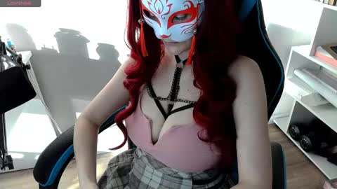 Snapshot of softvoltage_ chatting on June 4, 3:18 pm Nika Schwarz online show from June 4, 3:18 pm