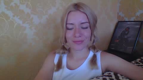 Snapshot of softy_aura chatting on July 14, 1:50 pm softy_aura online show from July 14, 1:50 pm