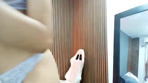 Snapshot of sofy_west chatting on September 18, 10:34 pm sofy west online show from September 18, 10:34 pm